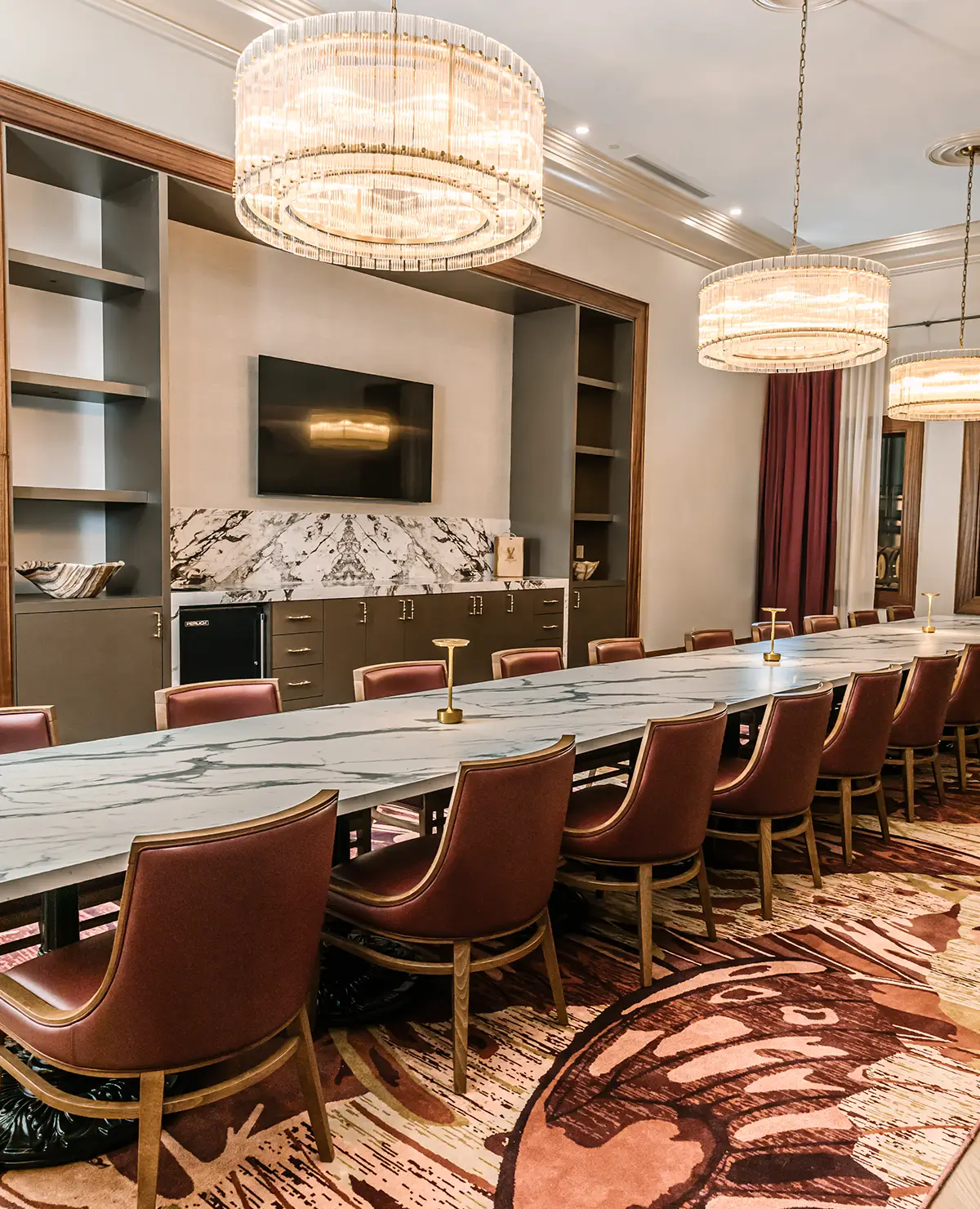 View of the Aquila room showing the TV on the wall for presentations.